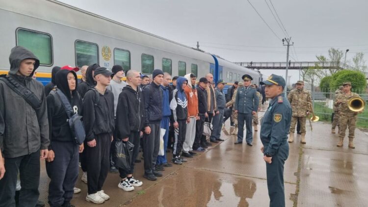 В Сарыозекском гарнизоне торжественно встретили новобранцев