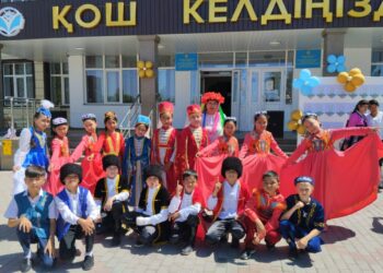 Жаркентские школьники славят мир и единство