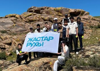 Активисты Талдыкоргана очистили природу от мусора