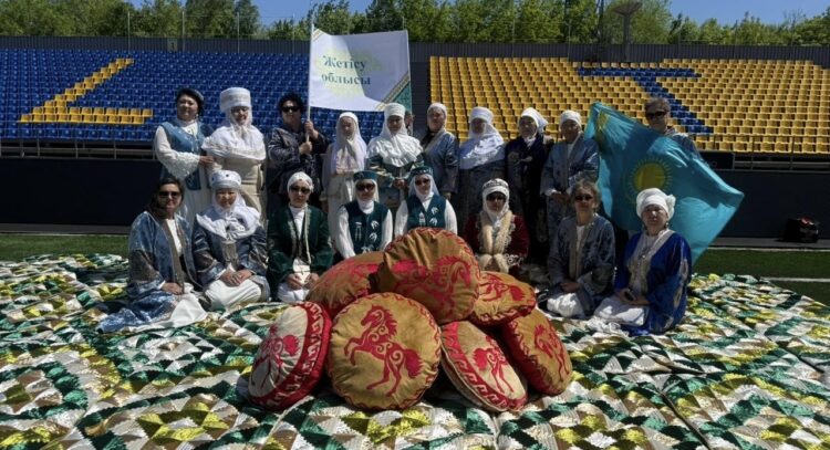 Мастерицы Жетісу стали частью мирового рекорда на фестивале «Аламан құрақ»