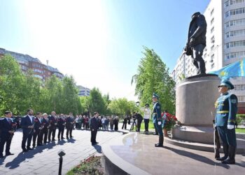 В Астане отдали дань памяти отважному летчику Великой Отечественной войны
