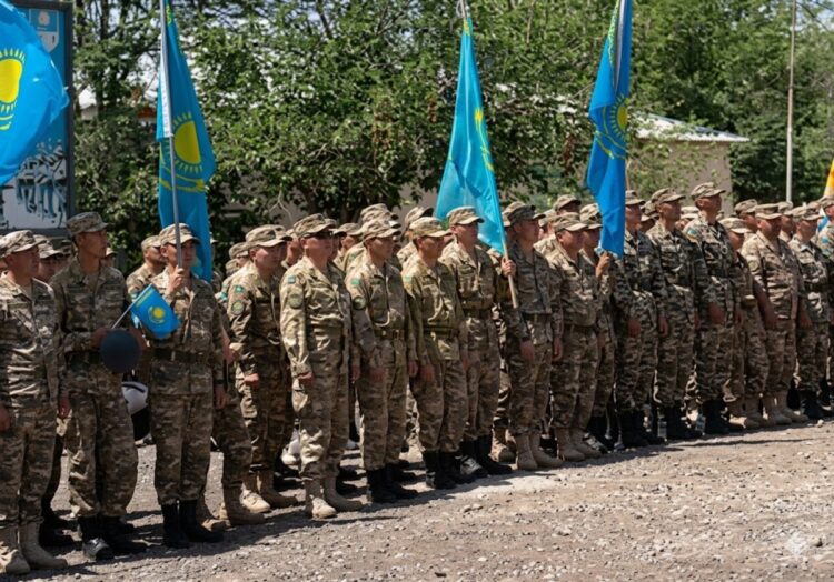 Казахстанских миротворцев торжественно встретили в Жетiсу