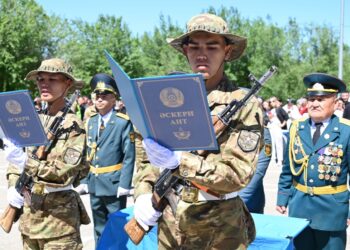 Более 500 новобранцев приняли военную присягу в Сарыозекском гарнизоне