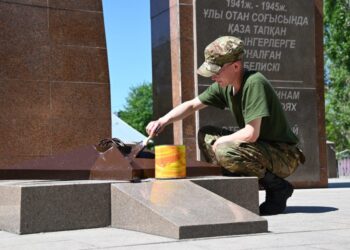 Талдыкорганские курсанты поддержали акцию «Таза Қазақстан»