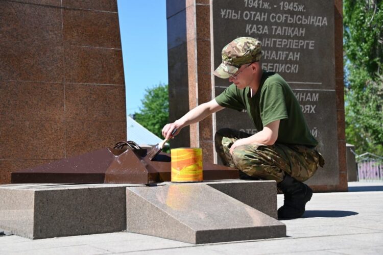Талдыкорганские курсанты поддержали акцию «Таза Қазақстан»
