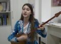 Юная домбристка из Талдыкоргана ломает стереотипы и объединяет культуры