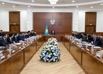 Олжас Бектенов провел встречу с международными экспертами Всемирного банка