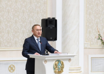 Бейбит Исабаев поздравил жетысусцев с праздником 1 мая