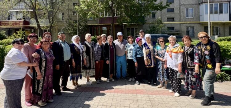 Талдыкорганский двор, где говорят на языке дружбы
