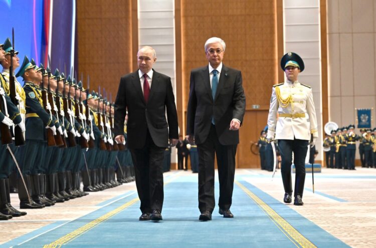 Токаев встретил Путина во Дворце Независимости