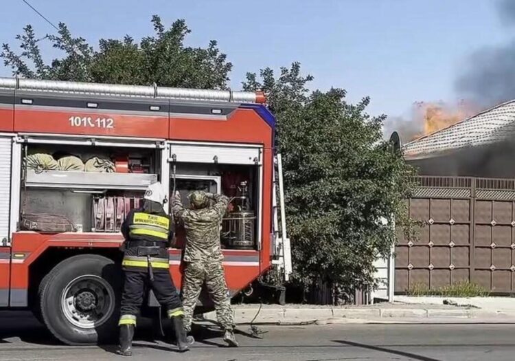 Огнеборцы спасли жилой дом от уничтожения в Талдыкоргане