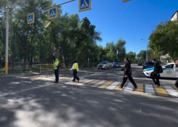 Талдыкорганские полицейские ежедневно обеспечивают безопасность детей