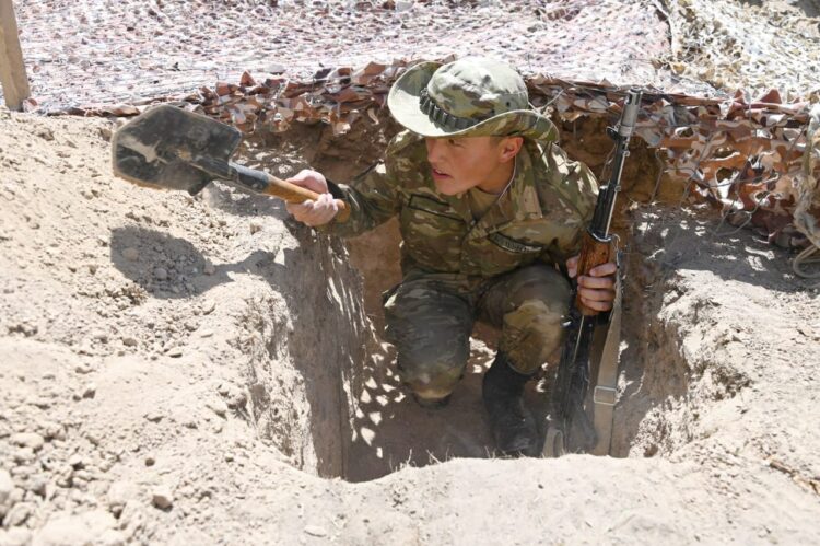 Как военнослужащие Сарыозекского гарнизона оттачивают боевое мастерство
