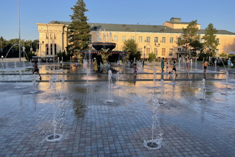 Жетысусцев предупредили об опасности купания в фонтанах