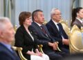 Глава государства призвал заменить «иллюзорный мир» соцсетей примерами честного труда
