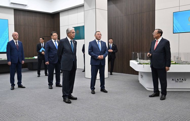 Президенту представили ход развития города Алатау