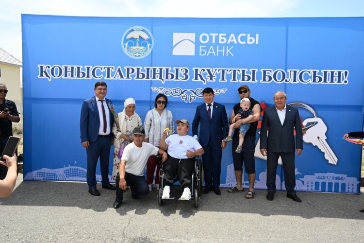 65 талдыкорганских семей получили ключи от новых коттеджей