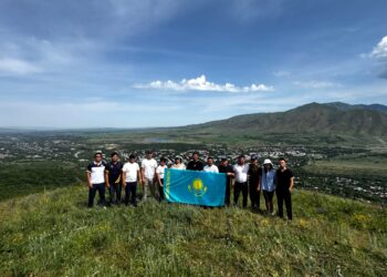 Текелийцы отметили День госсимволов походом в горы