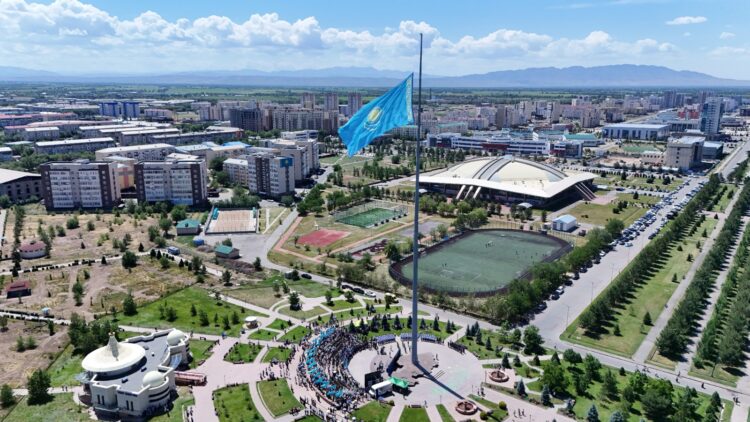 Флаг Независимости над каждым аулом