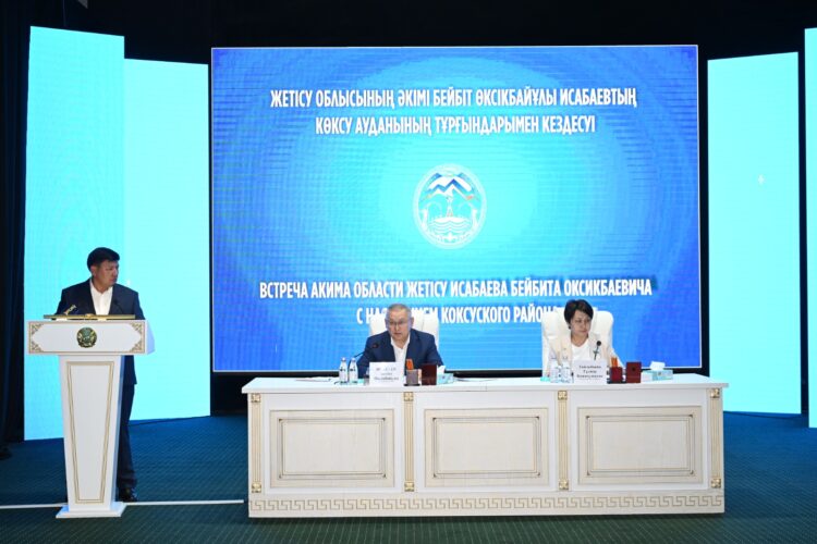 Бейбит Исабаев встретился с жителями Коксуского района