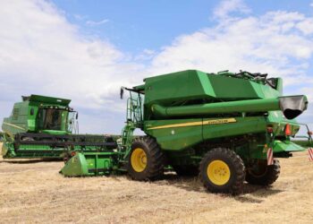 Новейшие комбайны John Deere протестировали в Жетісу
