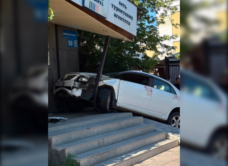 Мужчина попал в ДТП на угнанном авто в Талдыкоргане