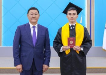 Берик Асылов вручил дипломы выпускникам Академии правоохранительных органов