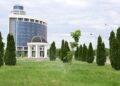 Как автополив и арыки спасают зелень от жары в Талдыкоргане