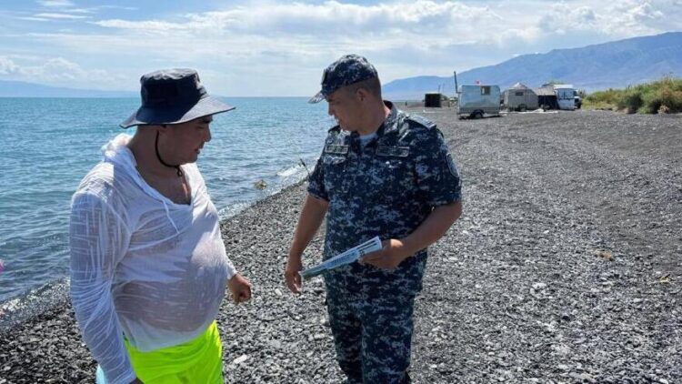 На побережье Алаколя выявили около 60 нарушений в ходе экологического рейда