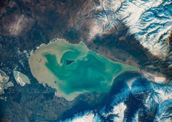 Российский космонавт показал впечатляющий снимок озера Алаколь из космоса