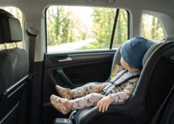 Салон превращается в «печь»: МЧС предупредило родителей об опасности