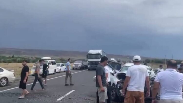 Трое погибших, шестеро в больнице: детали аварии с участием трех авто в Жетiсу