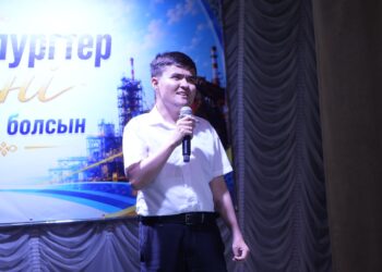 «Я верю, что однажды увижу этот мир»: история незрячего музыканта из Текели
