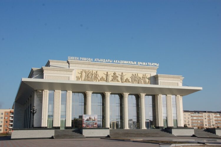 Талдыкорганский драмтеатр: 96 спектаклей и 14 тысяч зрителей за полгода