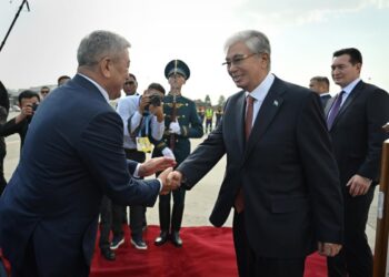 Касым-Жомарт Токаев прибыл в Бишкек для участия в саммите ШОС