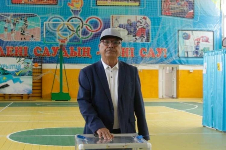 Лауреат премии «Алаш» Жомарт Игиман проголосовал на выборах