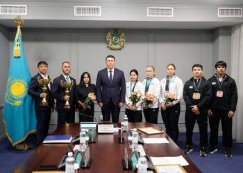 В Жетiсу чествовали триумфаторов чемпионата Азии по тяжелой атлетике