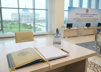 ЦИК Казахстана аккредитовал новую группу наблюдателей на выборы в Курултай