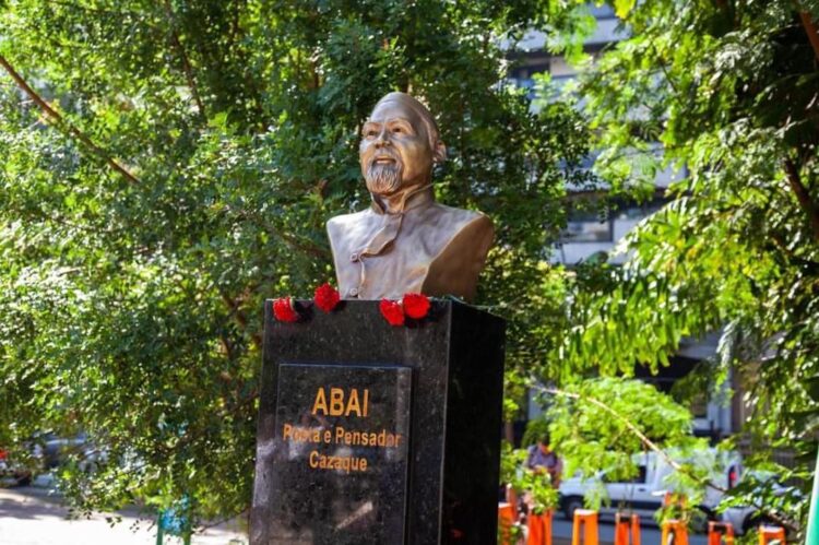 От Южной Кореи до Бразилии: где установлены памятники Абаю