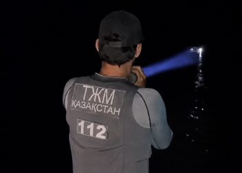 Четырёх рыбаков спасли с островка на озере Алаколь