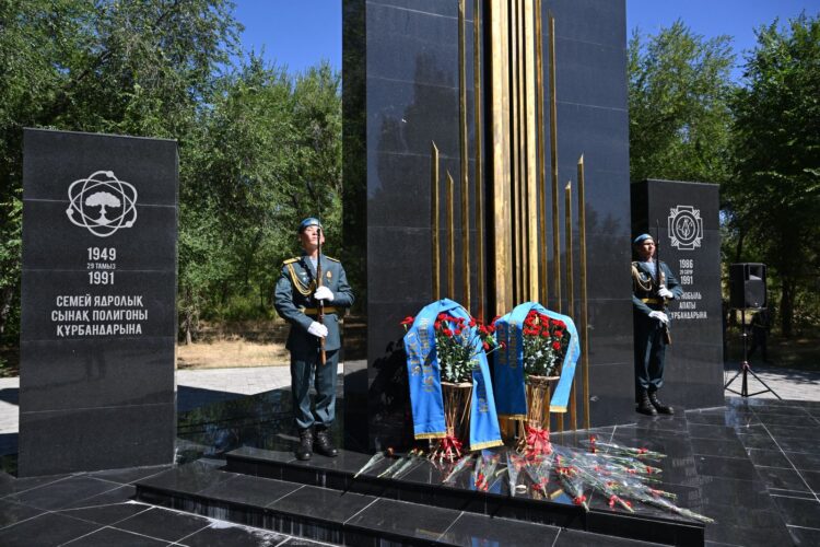 В Талдыкоргане почтили память жертв ядерных испытаний