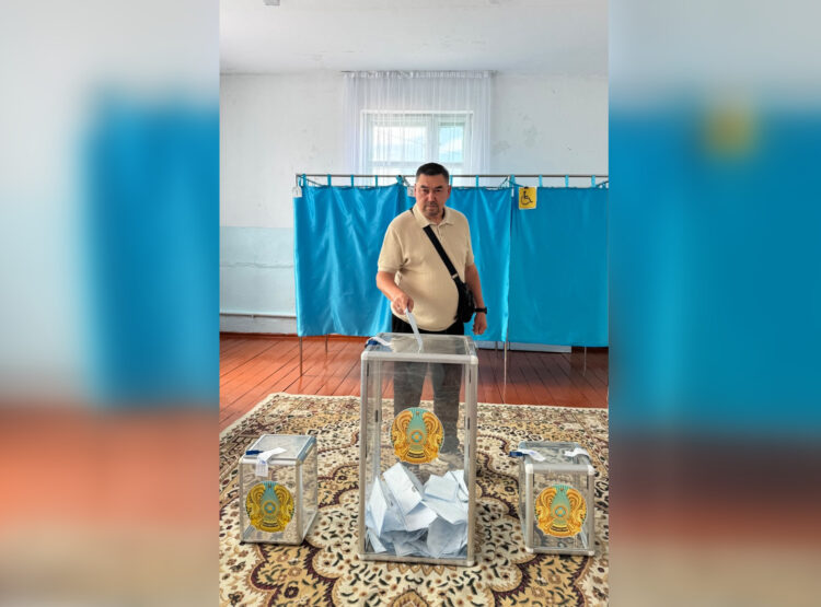 Блогер Ринат Хамзин проголосовал на выборах депутатов Курултая