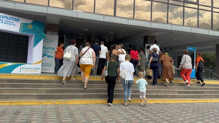 «Одна улица — один голос»: дружные соседи вместе пришли на выборы
