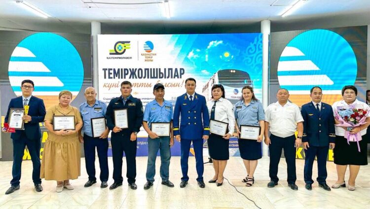На станции Достык торжественно отметили День железнодорожника