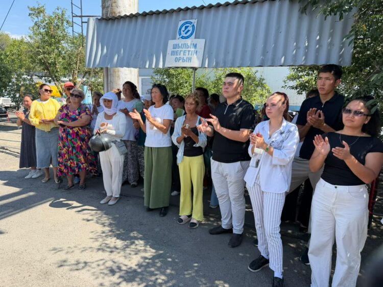 Партия «Әділет» встретилась с коллективом «Уштөбе-Айдын»
