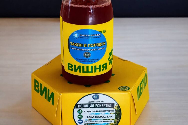 Жетысуские полицейские напомнили о безопасности через упаковки с фастфудом