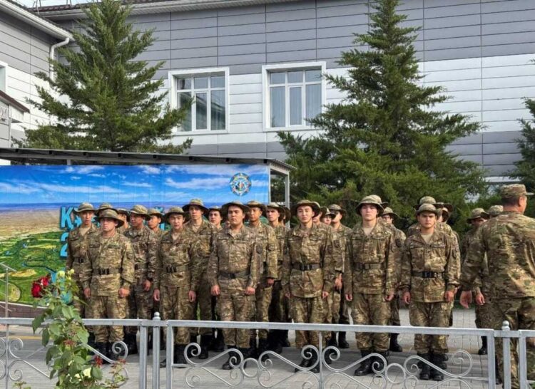 Военнослужащие Каратальского района участвуют в выборах депутатов Курултая