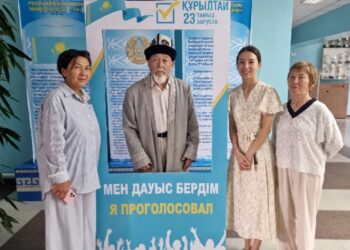 В образцовой семье из Басши воспитание детей включает визит на избирательный участок