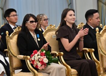 Учитель из Талдыкоргана получила высокую награду от Президента в Акорде