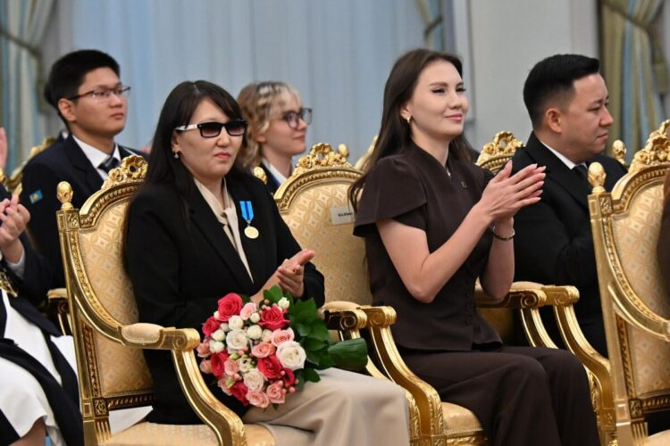 Учитель из Талдыкоргана получила высокую награду от Президента в Акорде